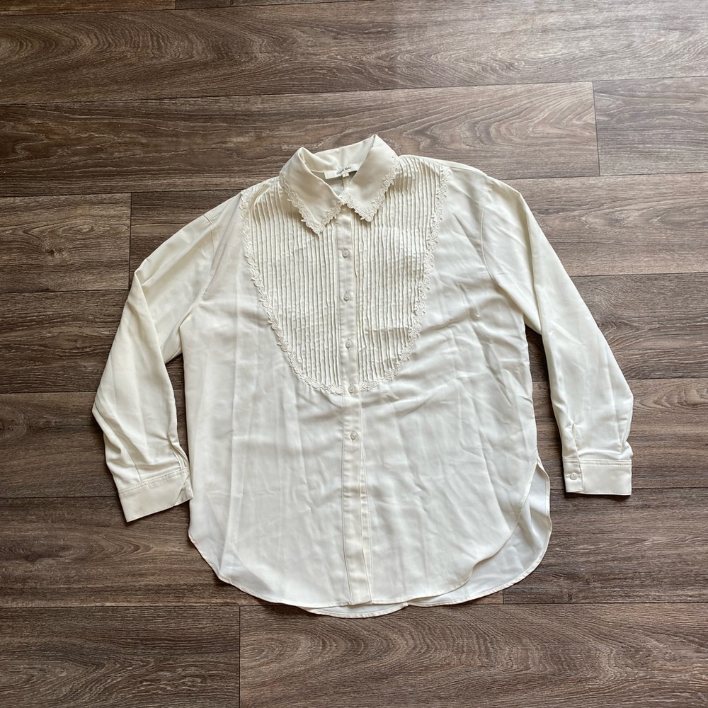 🌺 Vintage inspired floral detailed white button down